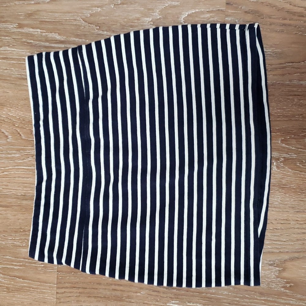 (XS) Aritzia TNA Horizontal Striped Nautical Fitted Mini Skirt Soft Comfy Trendy